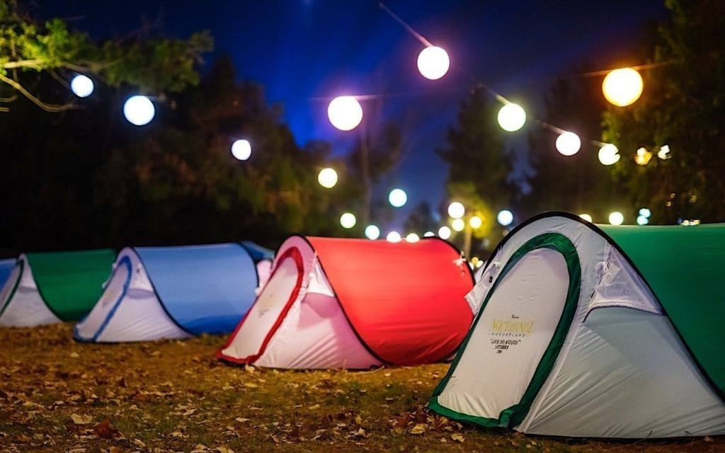 🌕🏕️ Camping sub luna plină: Lumina naturală și autentică a lanternei de cap pentru nopți magice everbeam România