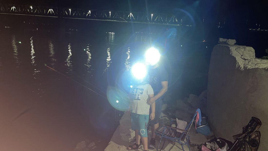 Efectul luminii asupra vederii umane în contextul pescuitului nocturn și importanța unei lanterne de calitate everbeam România